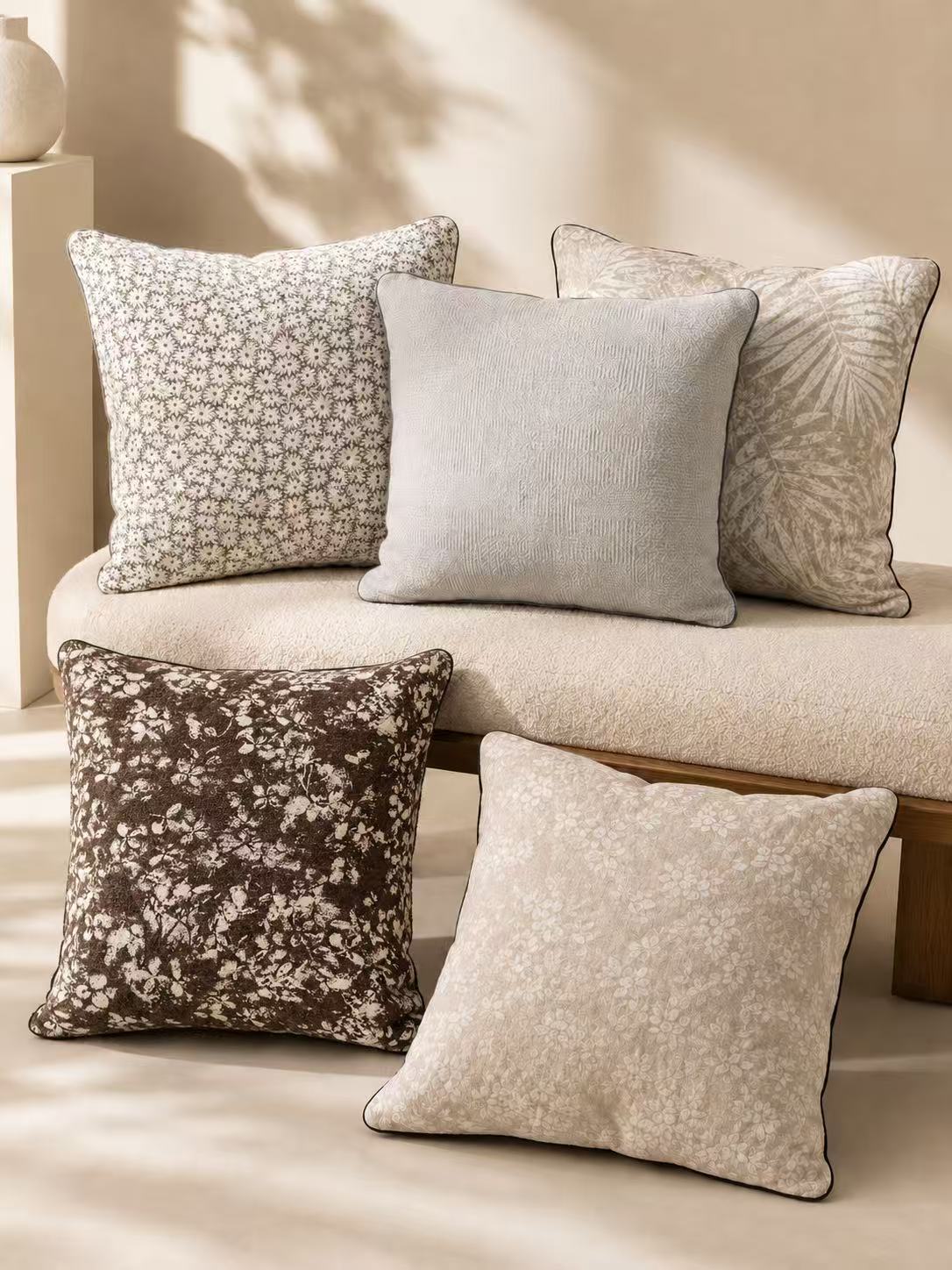 Modern Geometric Pattern Throw Pillow — Living Room Sofa Decoration